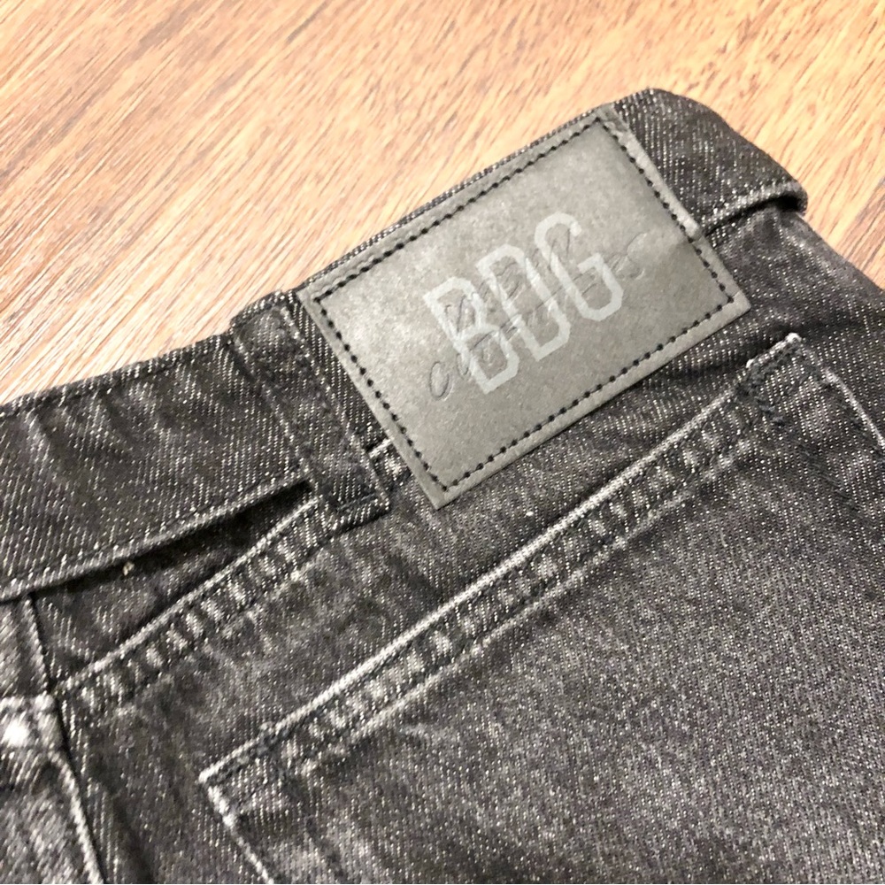 BDG Foldover V-Front Denim Short Washed Black Denim - Picture 4 of 7